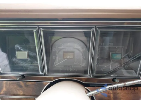 1984 Lincoln Town Car z USA, uszkodzony, nr VIN 1LNBP96F0EY648835